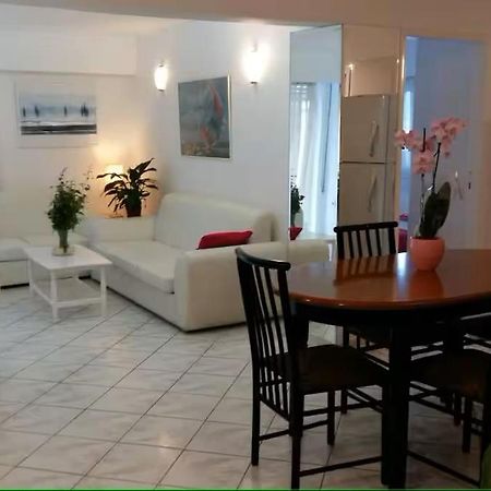 Flor De Mayo,Apt In Alimos Near The Sea Atena Exterior foto