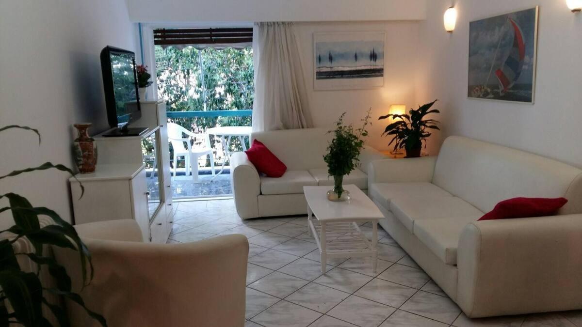 Flor De Mayo,Apt In Alimos Near The Sea Atena Exterior foto