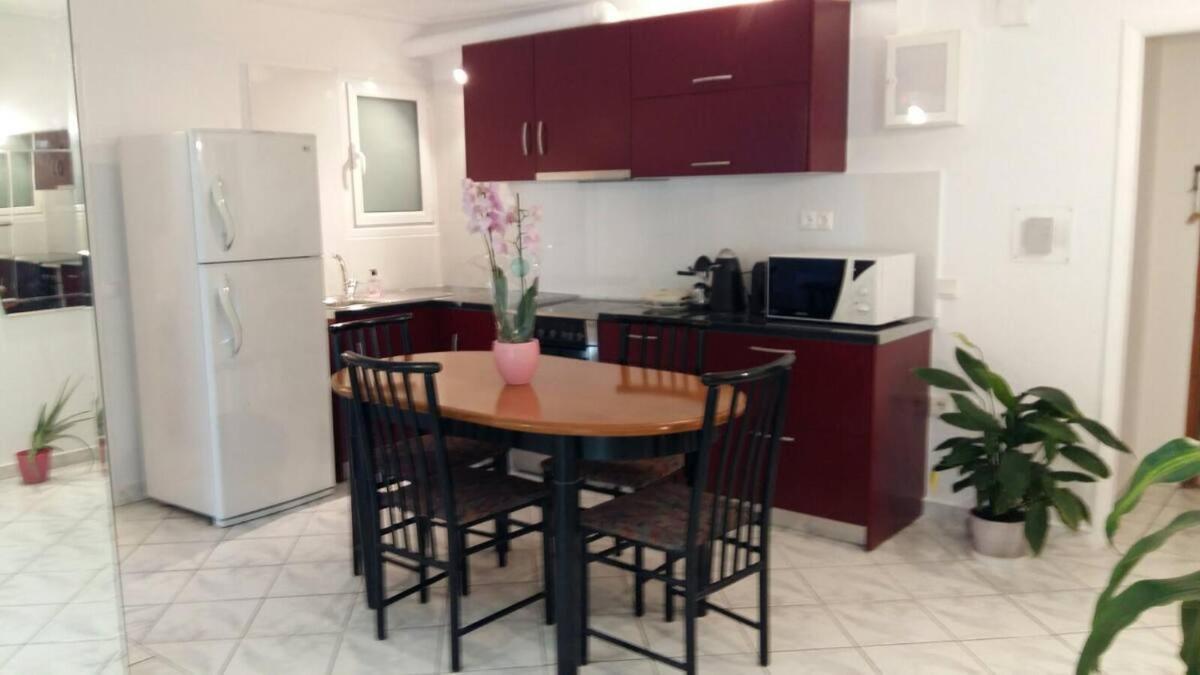 Flor De Mayo,Apt In Alimos Near The Sea Atena Exterior foto
